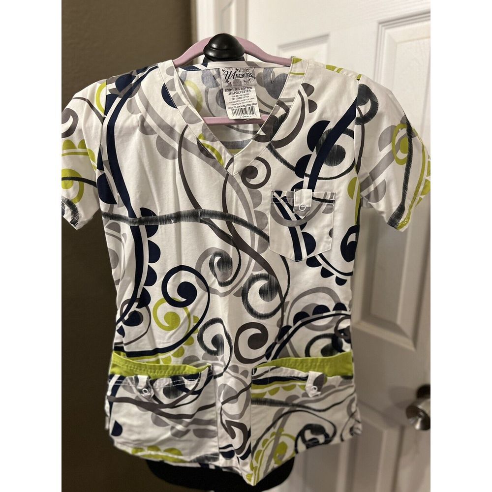 UA Scrub Top, size XS Cartwheels With Giddy Green